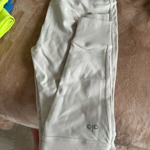 ALO Yoga Cream Leggings